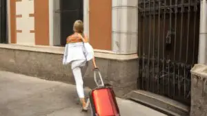 powrót Emmy z Londynu dialog po francusku Emma i Delphine francuski w dialogach