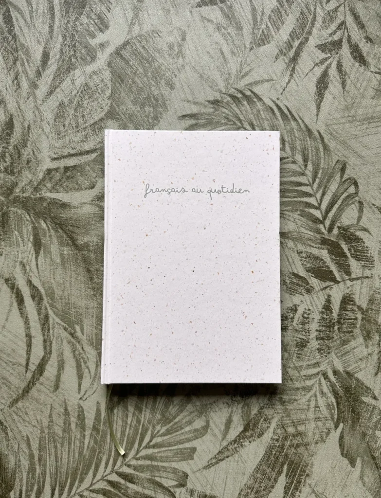 planer na tle zielonym francais au quotidien